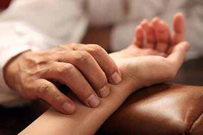 白癜风患者养生知识:夏季如何泡脚更养生 白癜风患者养生知识:夏季如何泡脚更养生